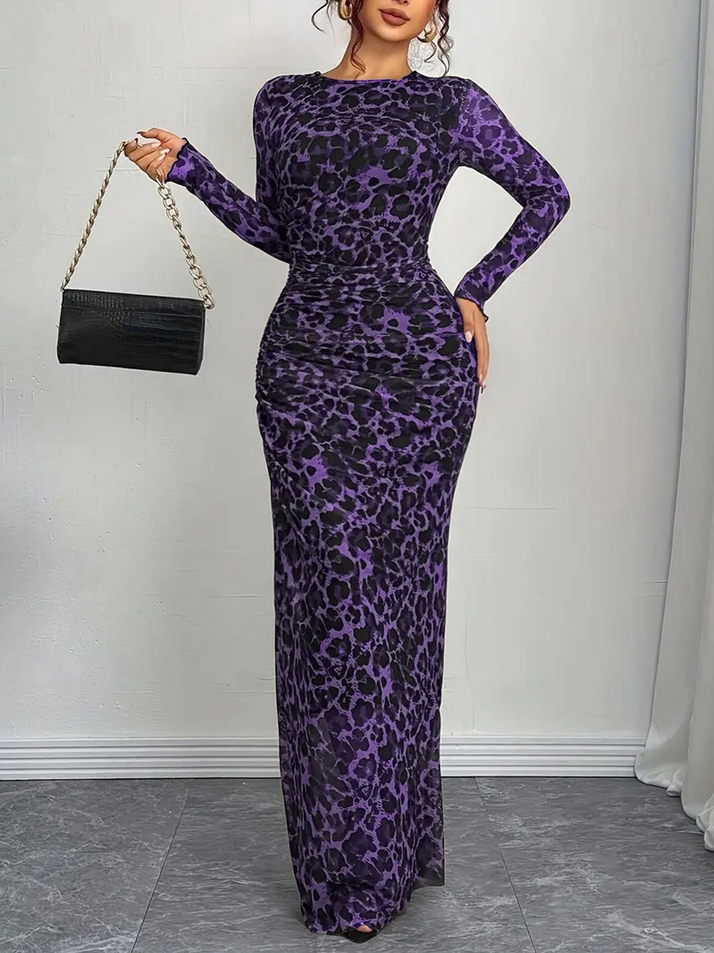 Elegant Leopard Print Fitted Long-Sleeved Dress